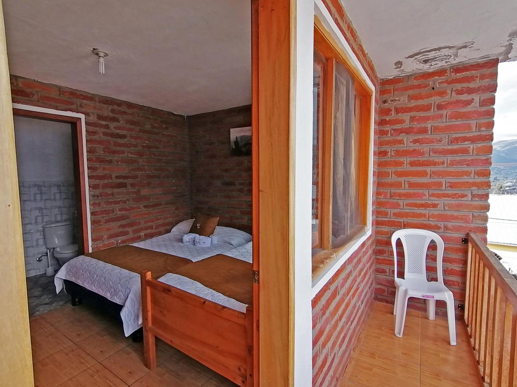 Lagoon Hotel Chugchilán Exterior foto